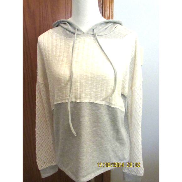 Chic Lace-Detail Sweatshirt – Grey & White, Size S - Picture 1 of 6